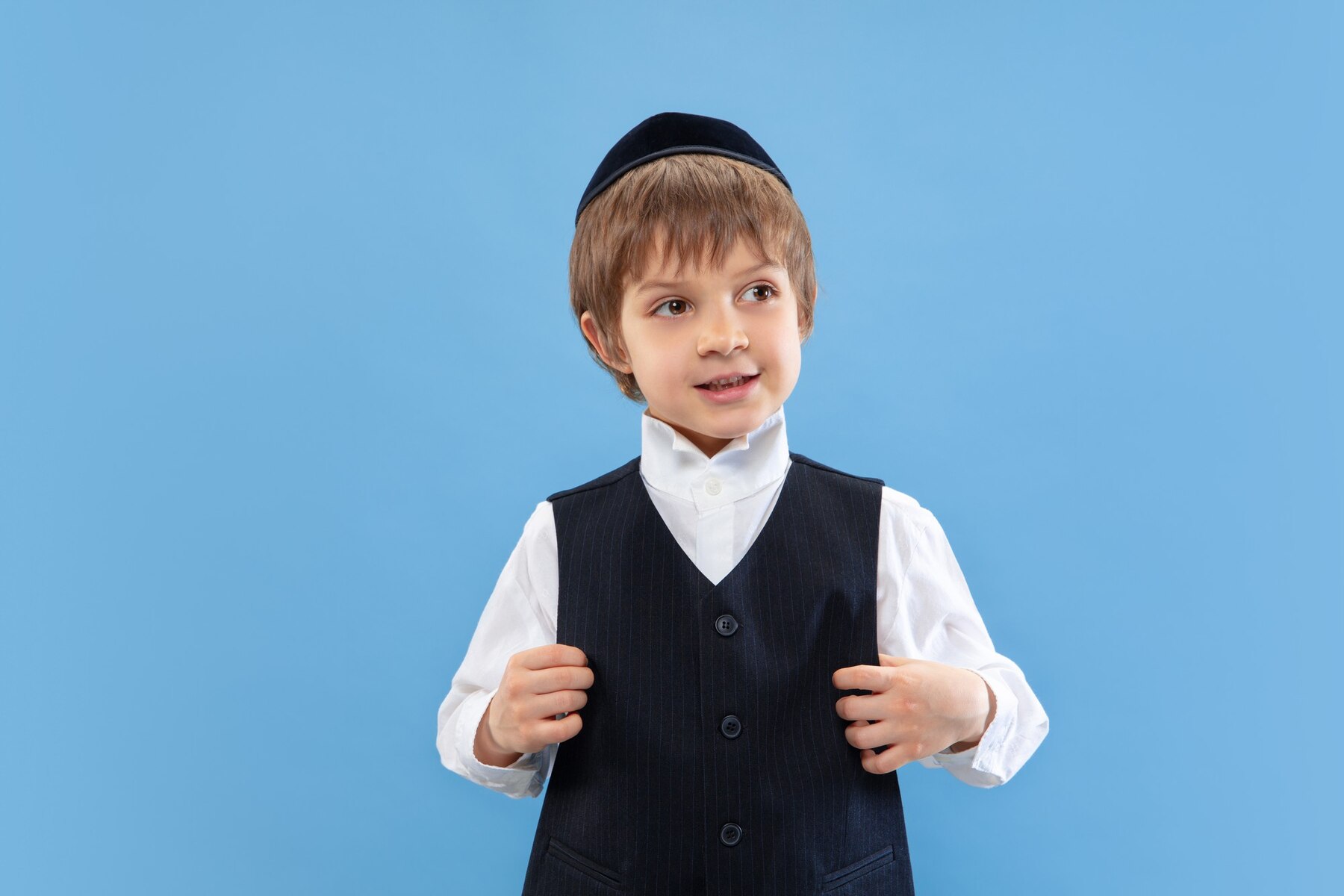 dealsportrait young orthodox jewish boy isolated blue studio wall155003 37623